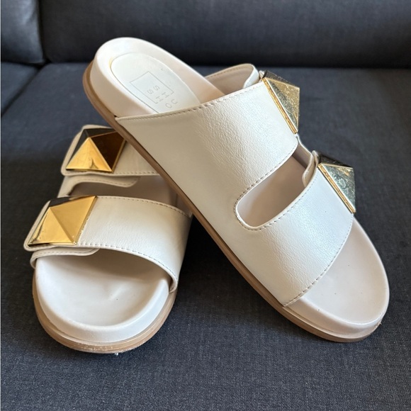 Chic White Sandals with Gold Buckles Adjustable Stripes Sz 9 Excellent Condition - Picture 3 of 7